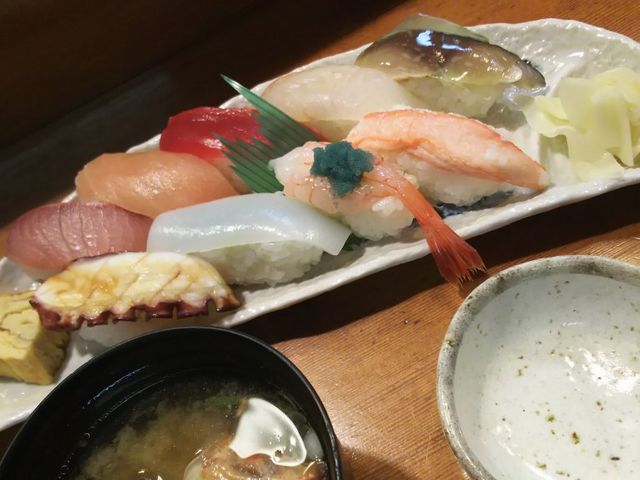 お寿司。
シャリが大きいので、食べごたえ抜群。_都寿し