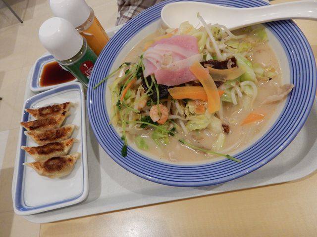 餃子もはずせないです_リンガーハット ニトリモール東大阪店
