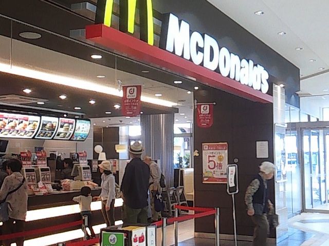 開放的_マクドナルド岐阜マーサ21店