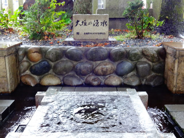 八幡神社「大垣の湧水」_八幡神社「大垣の湧水」