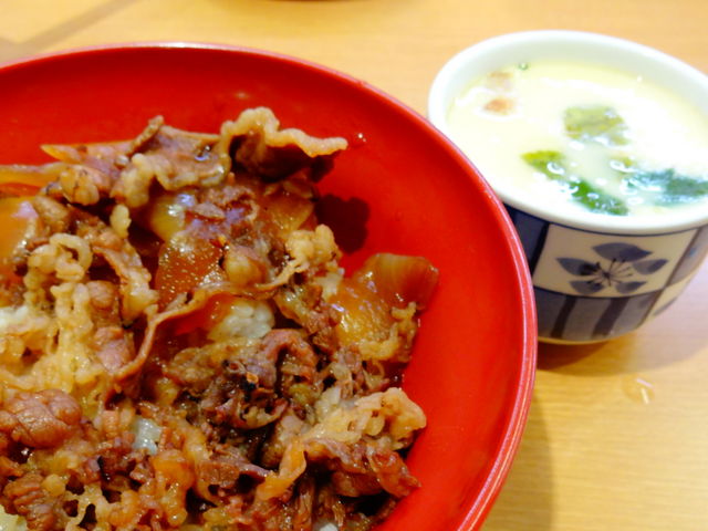 すし屋の炭焼き牛丼と春の茶碗蒸し_スシロー掛川店