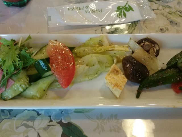 バイキング方式の前菜_キャナリィロウ 柿田川店