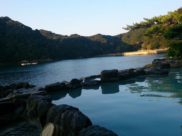 露天風呂「紀州潮聞之湯」_中の島