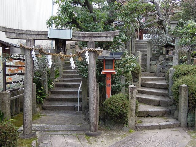 行きと帰りが異なる参道_首途八幡宮