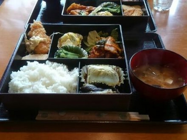 日替わり定食(白米バージョン)_はなぶさ