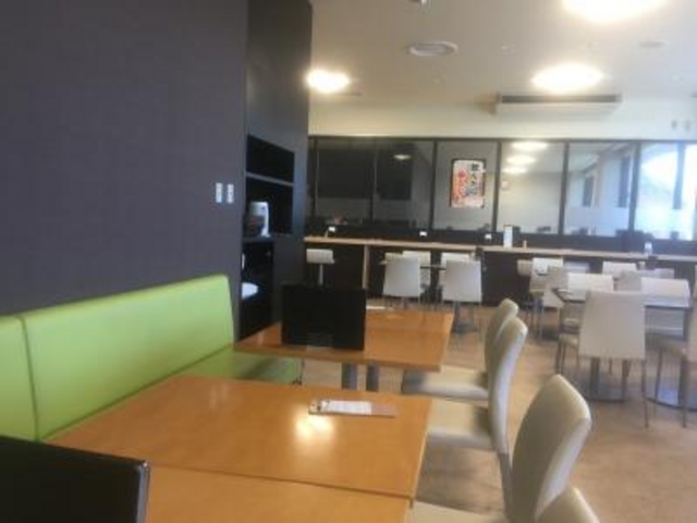 店内_レストラン空港カメリア