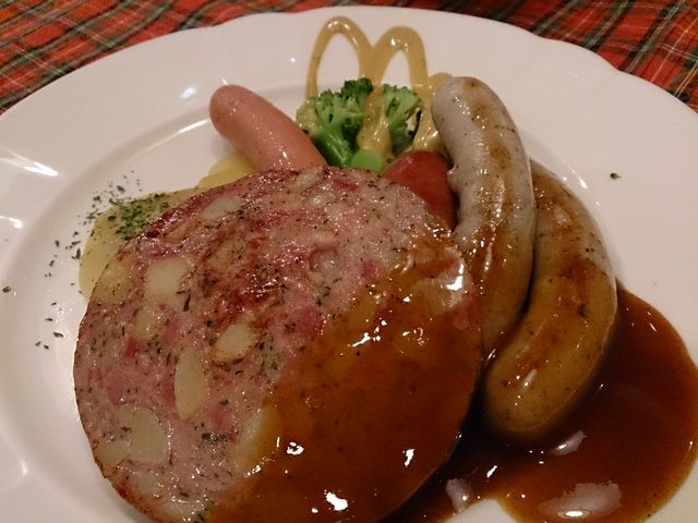 ソーセージがたっぷりのランチはお得!_ハンス・ホールベック