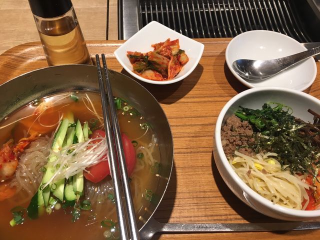 冷麺もおいしい_ハチハチ HACHIHACHI ソラリア店