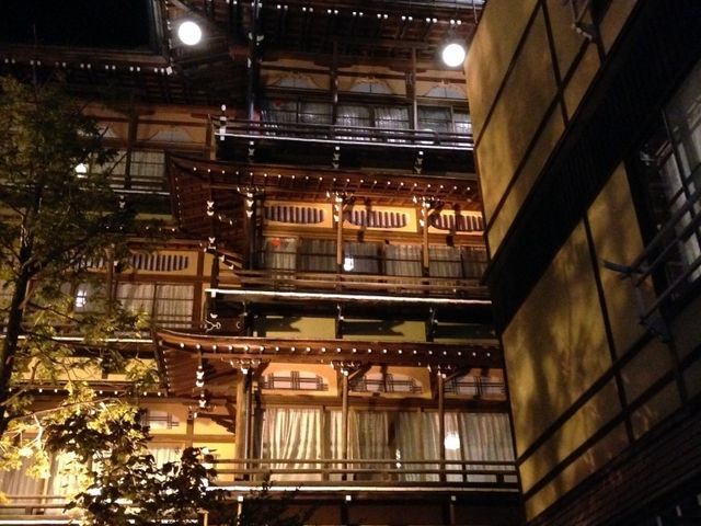 独特のデザインは確かにあの映画で観たもの_金具屋