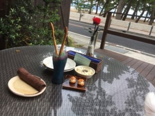海の近くのレストラン_L’ISOLETTA