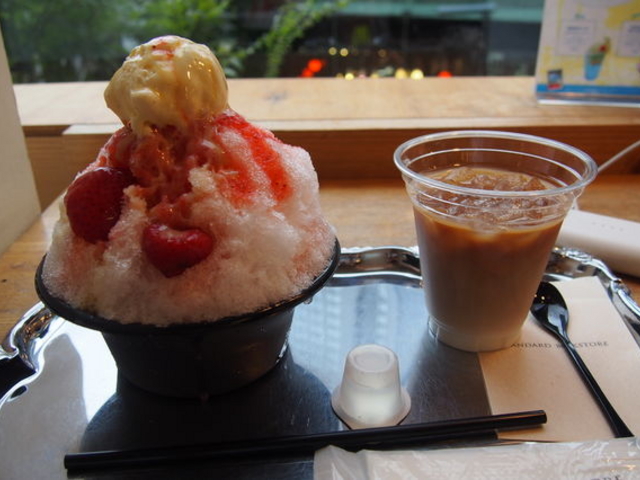 生いちご&ホワイトショコラ ドリンクセット¥780_スタンダードブックストア茶屋町店