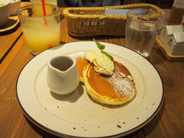 メープルシロップと発酵バターのパンケーキ¥530+ドリンク¥200_cafe ココノハ なんばパークス店