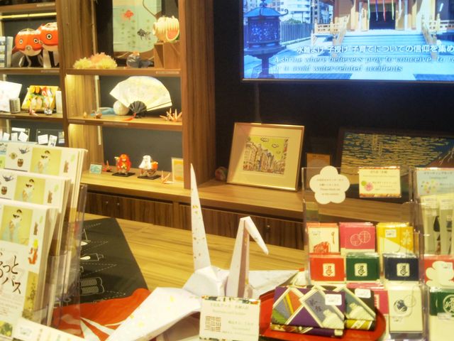 『中央区観光情報センター』。_京橋エドグラン