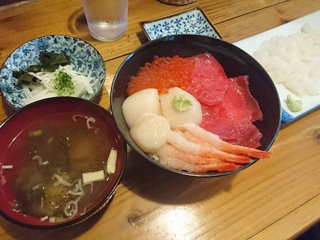 四合わせ丼とイカ刺し_みなと食堂