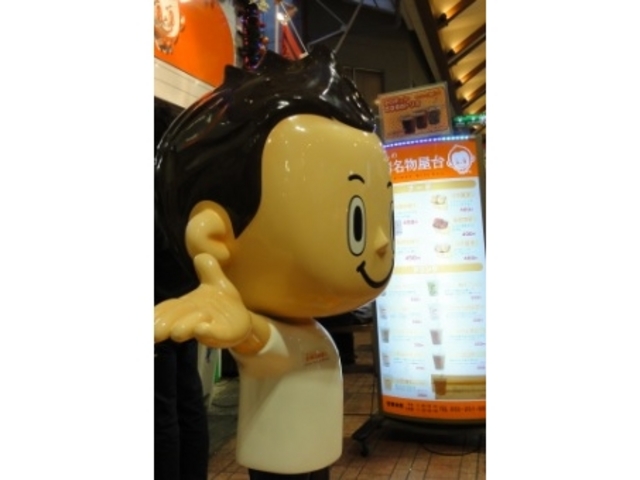 オーナーの李さんは元芸能人だとか_李さんの台湾名物屋台 本店