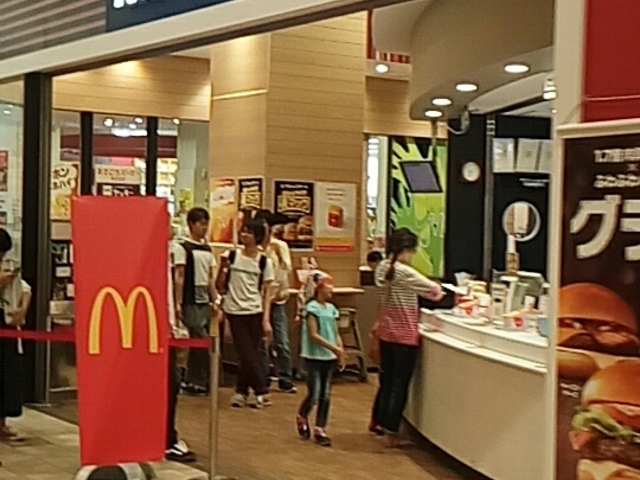 店内_マクドナルドナゴヤドーム前イオン店