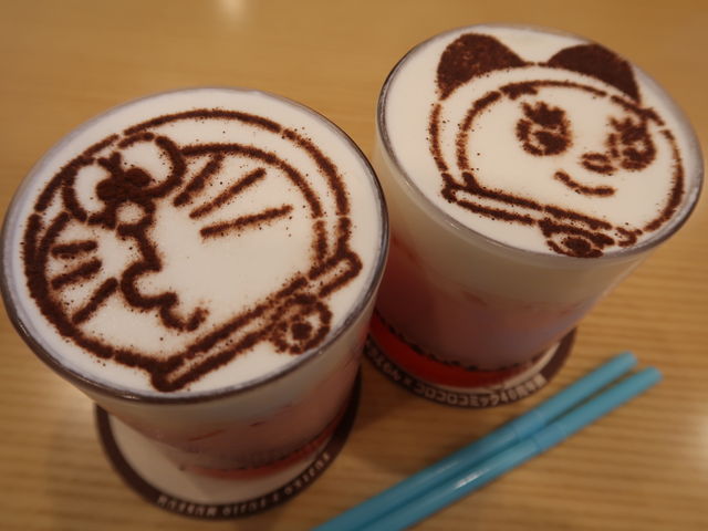 いちごラテ_藤子・F・不二雄ミュージアム内 ミュージアムカフェ