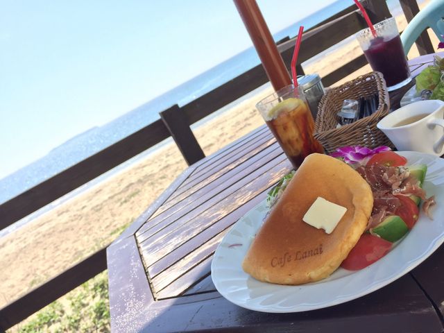 テラス席でパンケーキ_cafe Lanai