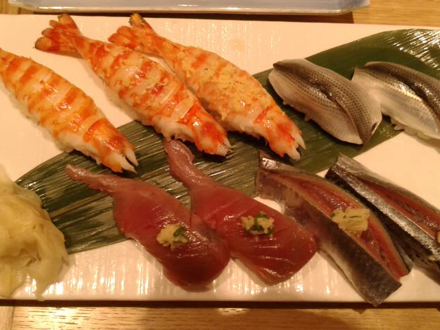 クルマエビ、小肌、カツオ、秋刀魚の握り_築地 寿司岩 川崎アゼリア店
