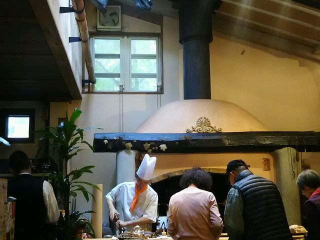 ランチの店内の様子_ピレネー