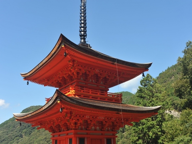 鮮やかな朱塗りだ_長福寺(岡山県美作市)