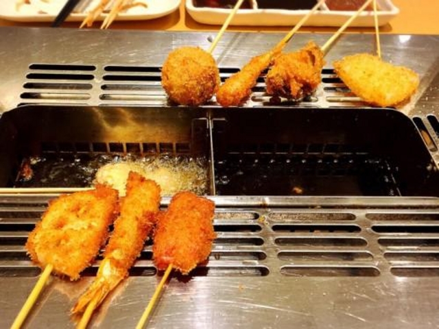 自分で揚げる串カツ_串屋物語 アル・プラザ高槻店