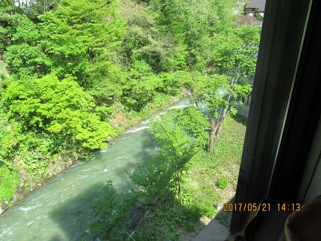 部屋から宝川です_宝川温泉 汪泉閣