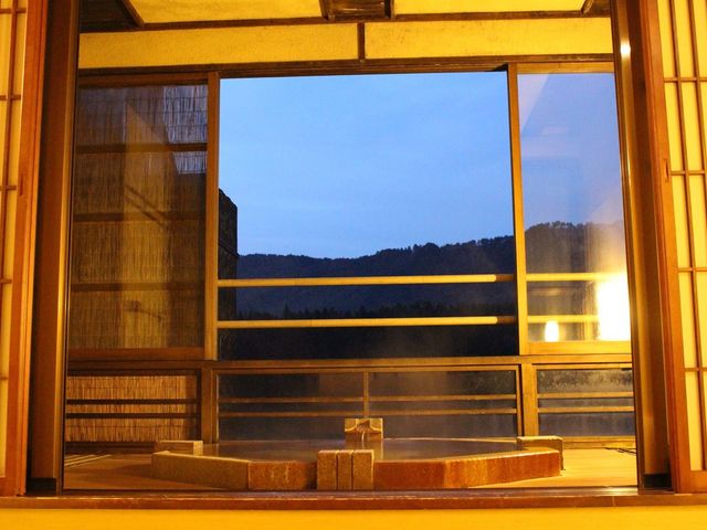 お部屋の露天風呂_絵かきの宿 福泉