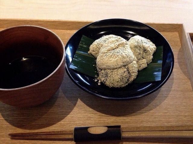 わらび餅に黒蜜_茶洒・金田中