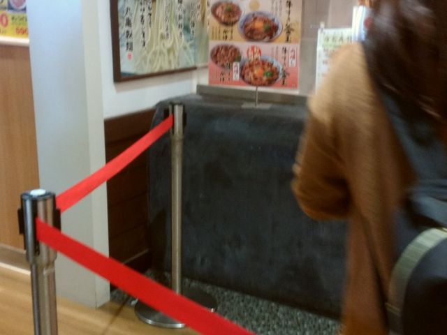 平日でも列ができます_釜揚げ讃岐うどん 丸亀製麺 イオンモール広島祇園店
