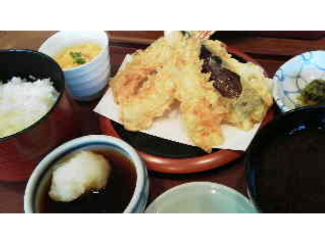 ランチなら老舗の味わいが1500円程度で味わえます_天一