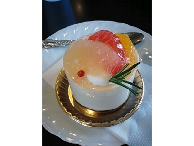 レアチーズケーキ_丸安田中屋 諏訪湖ヨットハーバー店
