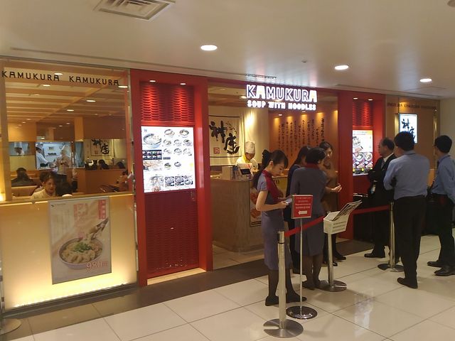 平日昼での行列_ラーメンレストラン どうとんぼり神座 関西国際空港店(SOUP WITH NOODLES KAMUKURA)