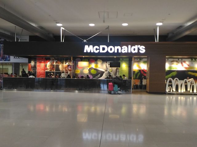 外観_マクドナルド 関西国際空港店