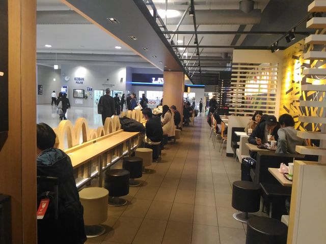 電源がある_マクドナルド 関西国際空港店