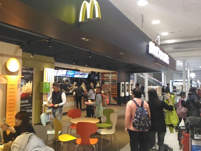 カウンター_マクドナルド 関西国際空港店