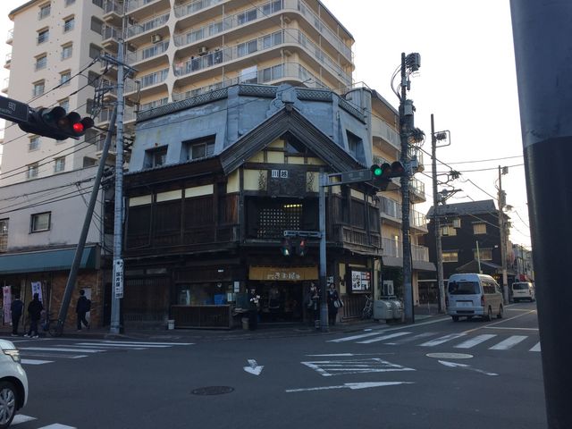 交差点にあるので、わかりやすいです。_まめ屋川越店