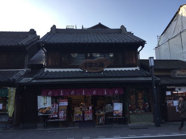 時の鐘の近くです。_菓匠芋乃蔵・川越本店