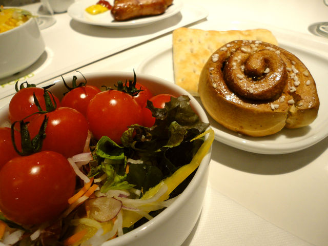 平たいパンがおいしかった_IKEA鶴浜 レストラン&カフェ
