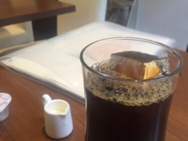 明るい店内です。_梅の木