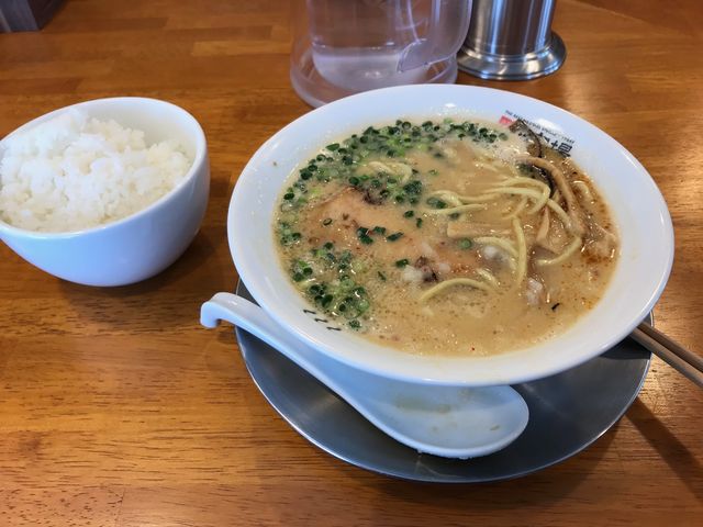 魚鶏豚骨ラーメン 味噌味。小さいご飯と共に。_極上拉麺専門店穴場