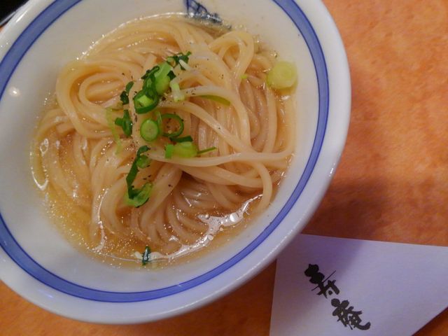 締めのラーメンにはガーリック塩がマッチします。_寿庵 鹿児島中央駅西口店