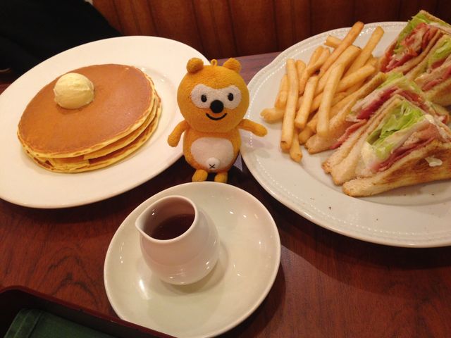 ホットケーキ・クラブサンド_ロイヤルホスト竹の塚店