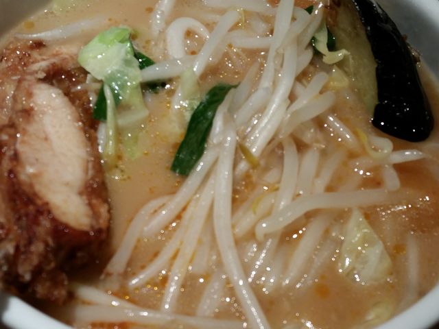 ミニサイズのラーメン。_旨辛ラーメン表裏高田馬場店