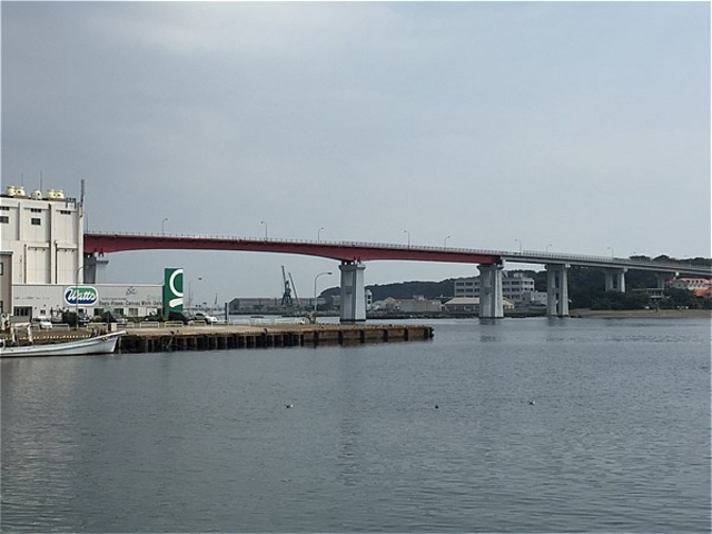料金を払うのが嫌な人は徒歩かレンタサイクルを_城ヶ島大橋