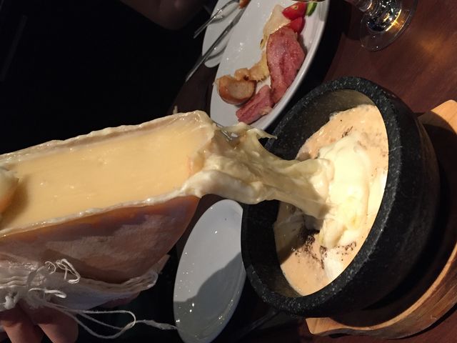 チーズ屋さん本気の石焼チーズリゾット_チーズレストランDAIGOMI minamiaoyama
