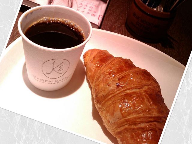 見るからに美味しそうな、焼きたてパリパリのクロワッサン_メゾンカイザー サンシャインシティ店