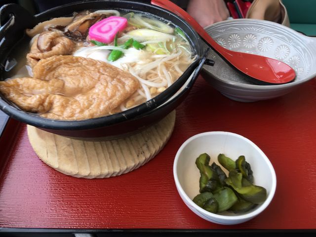 鍋焼きうどん だしが旨い。
お手頃価格で定番メニューの一つです。_めん処 きりしま茶屋 とりい店