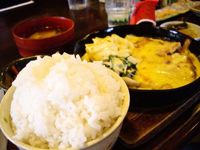 トロ熱ジューシーなチーズハンバーグ定食もかなりの人気メニュー_グリンデル