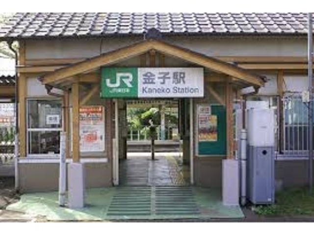 居酒屋西加根の最寄り駅は八高線の金子駅からすぐ。_居酒屋西加根